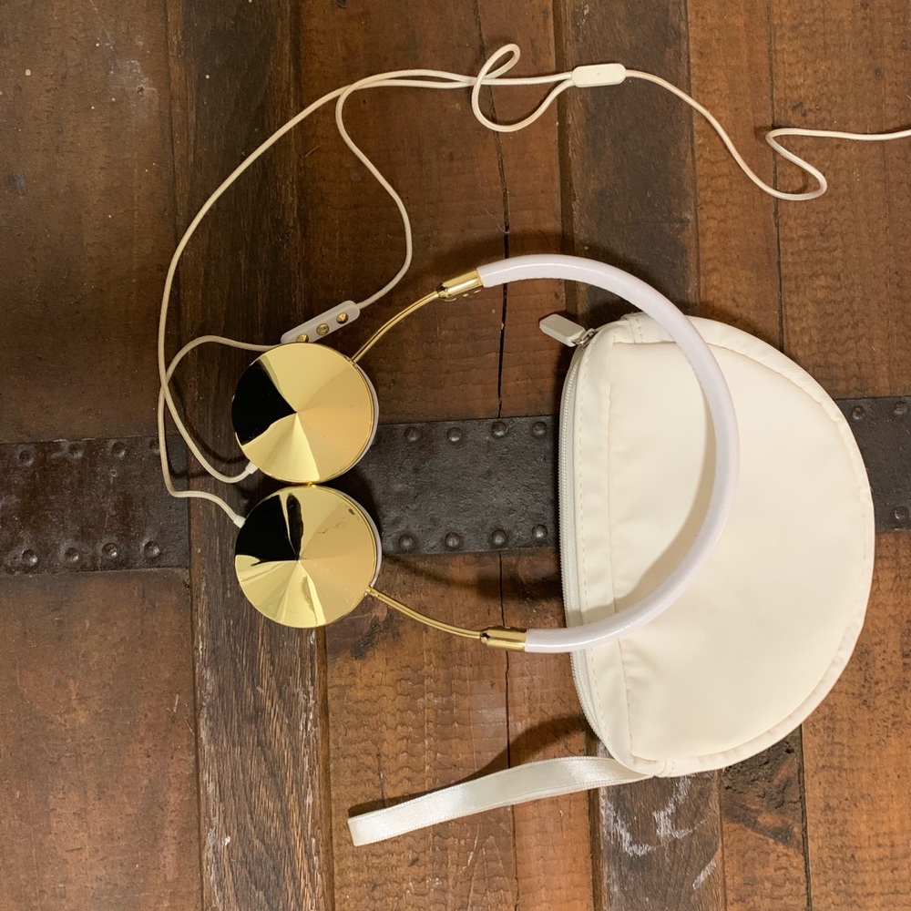 Friends Taylor Gold/White Headphone W/ Case